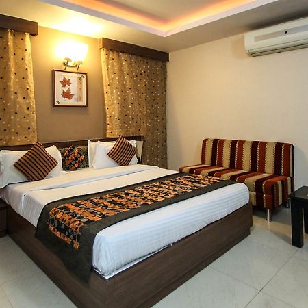 Oyo 4161 Hotel Shailly Inn Ahmedabad Exterior foto