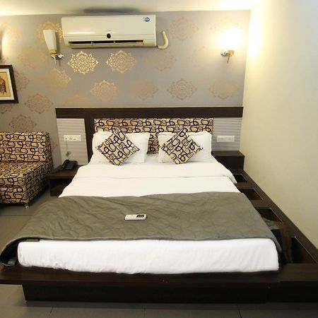 Oyo 4161 Hotel Shailly Inn Ahmedabad Exterior foto