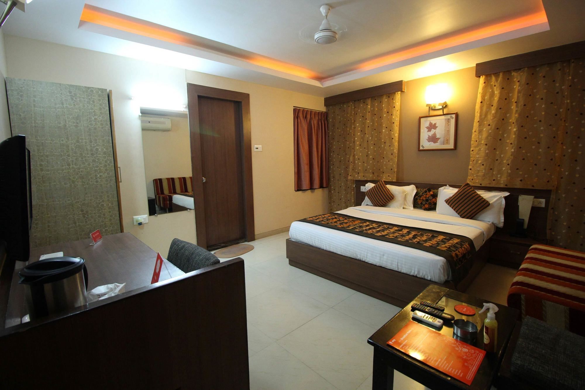 Oyo 4161 Hotel Shailly Inn Ahmedabad Exterior foto