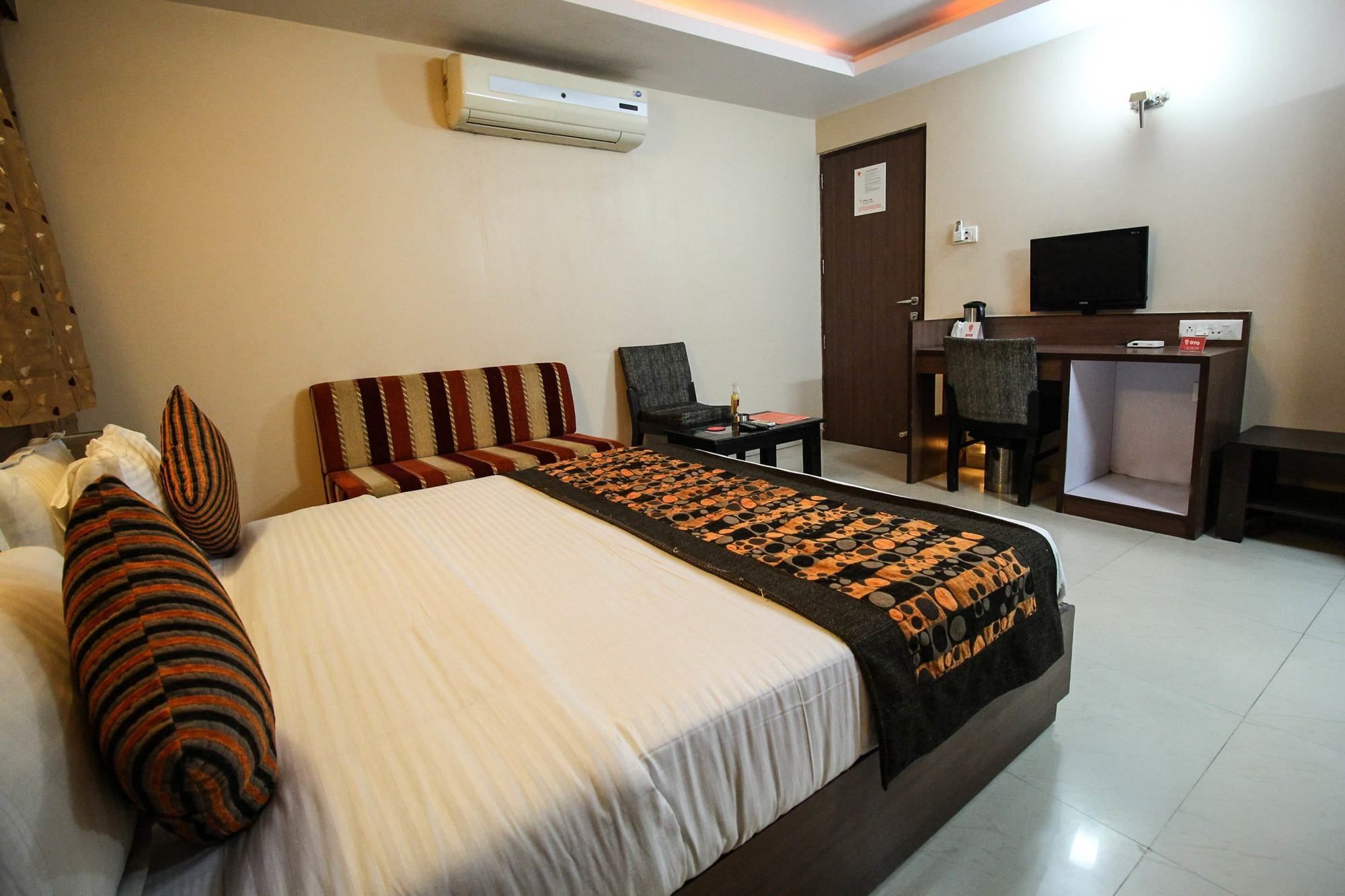 Oyo 4161 Hotel Shailly Inn Ahmedabad Exterior foto