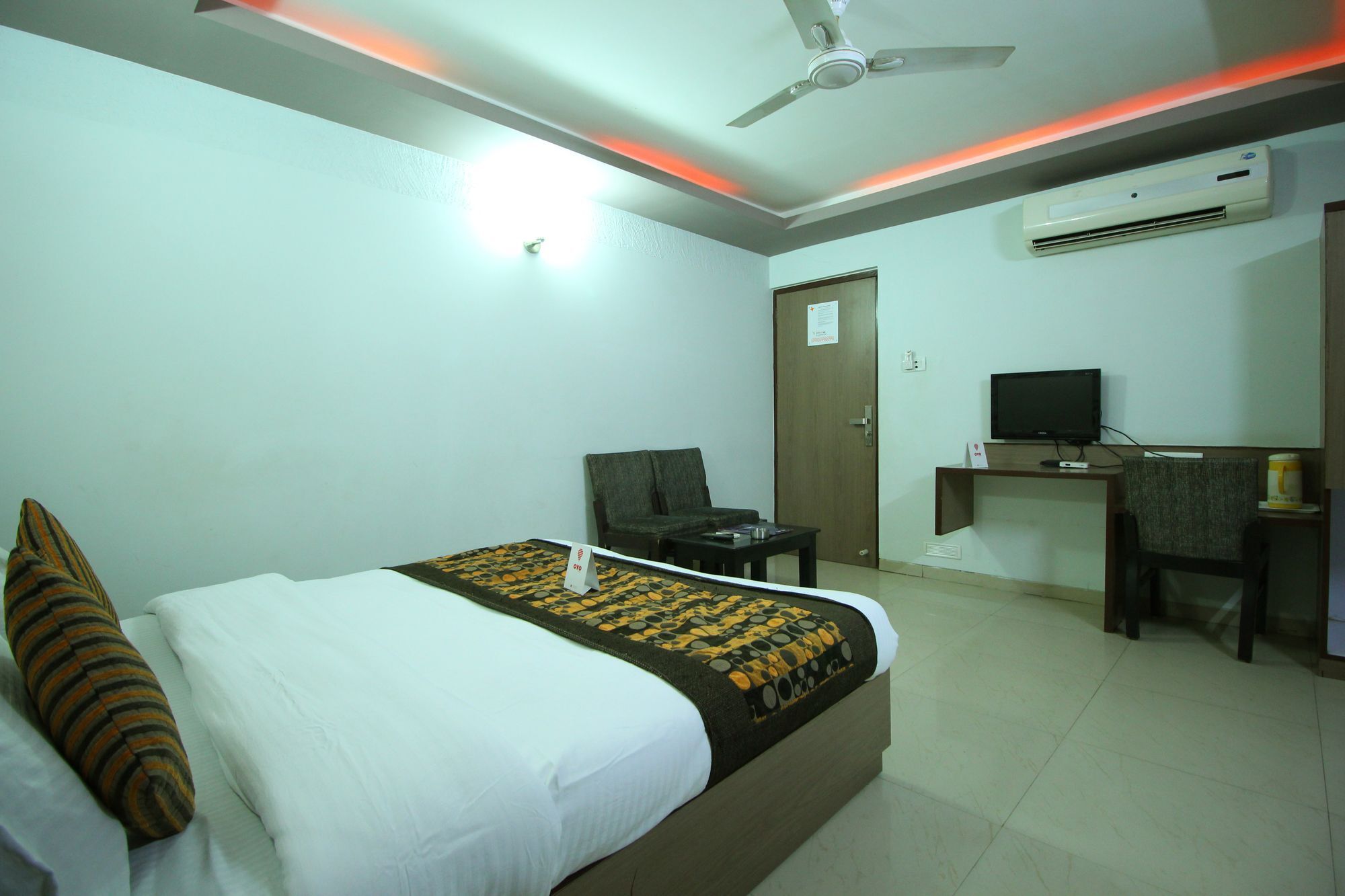 Oyo 4161 Hotel Shailly Inn Ahmedabad Exterior foto