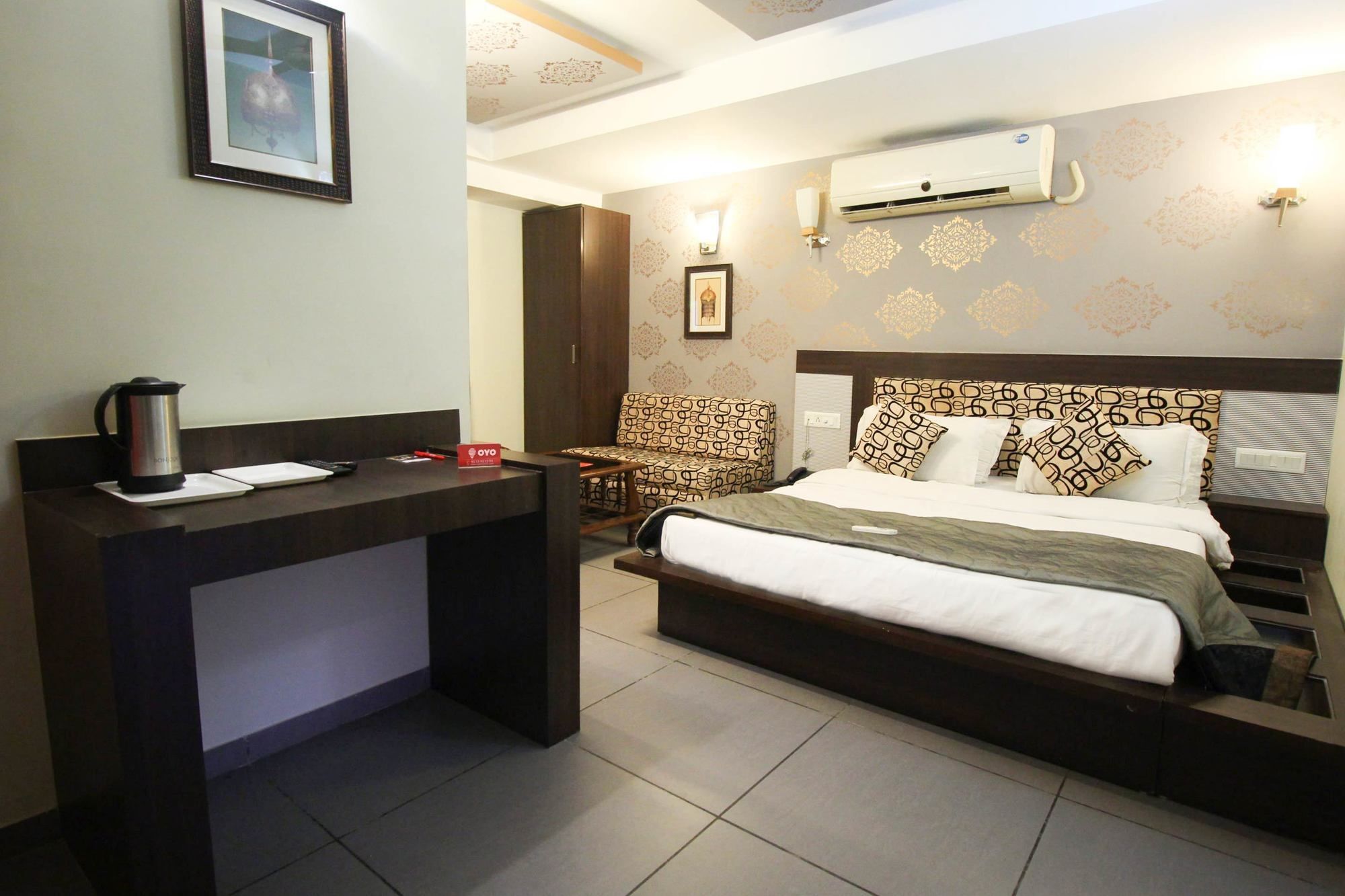 Oyo 4161 Hotel Shailly Inn Ahmedabad Exterior foto