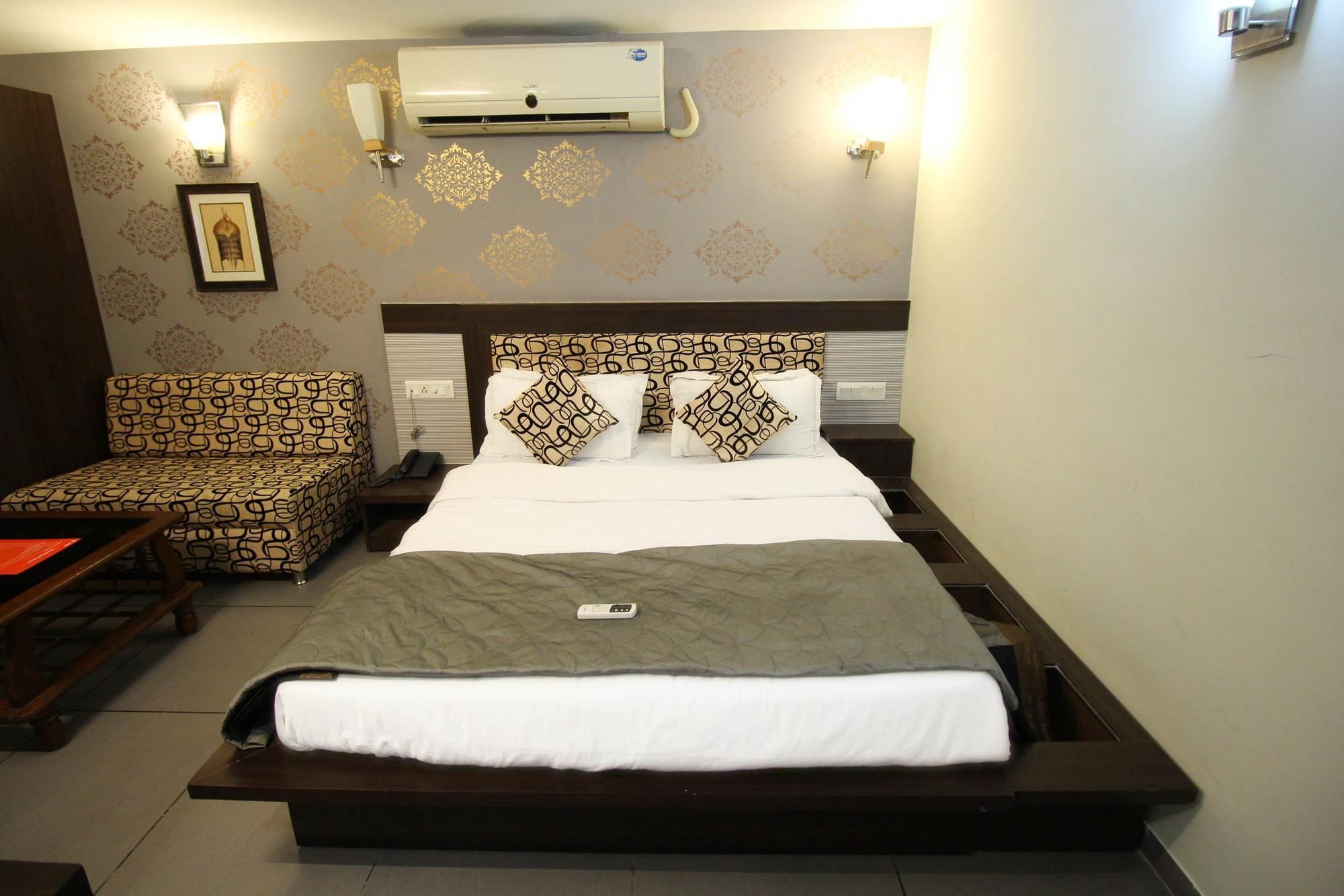 Oyo 4161 Hotel Shailly Inn Ahmedabad Exterior foto